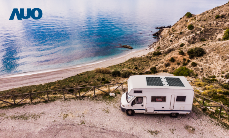 「可撓輕量化太陽光電板SunCurva」使用輕量特殊耐候型複合板取代傳統太陽能板的玻璃前板，不僅降低70%重量，每米平方僅3Kg；具有抗衝擊性能及通過電磁相容性測試，可應用於交通運輸工具，如露營車、遊艇等